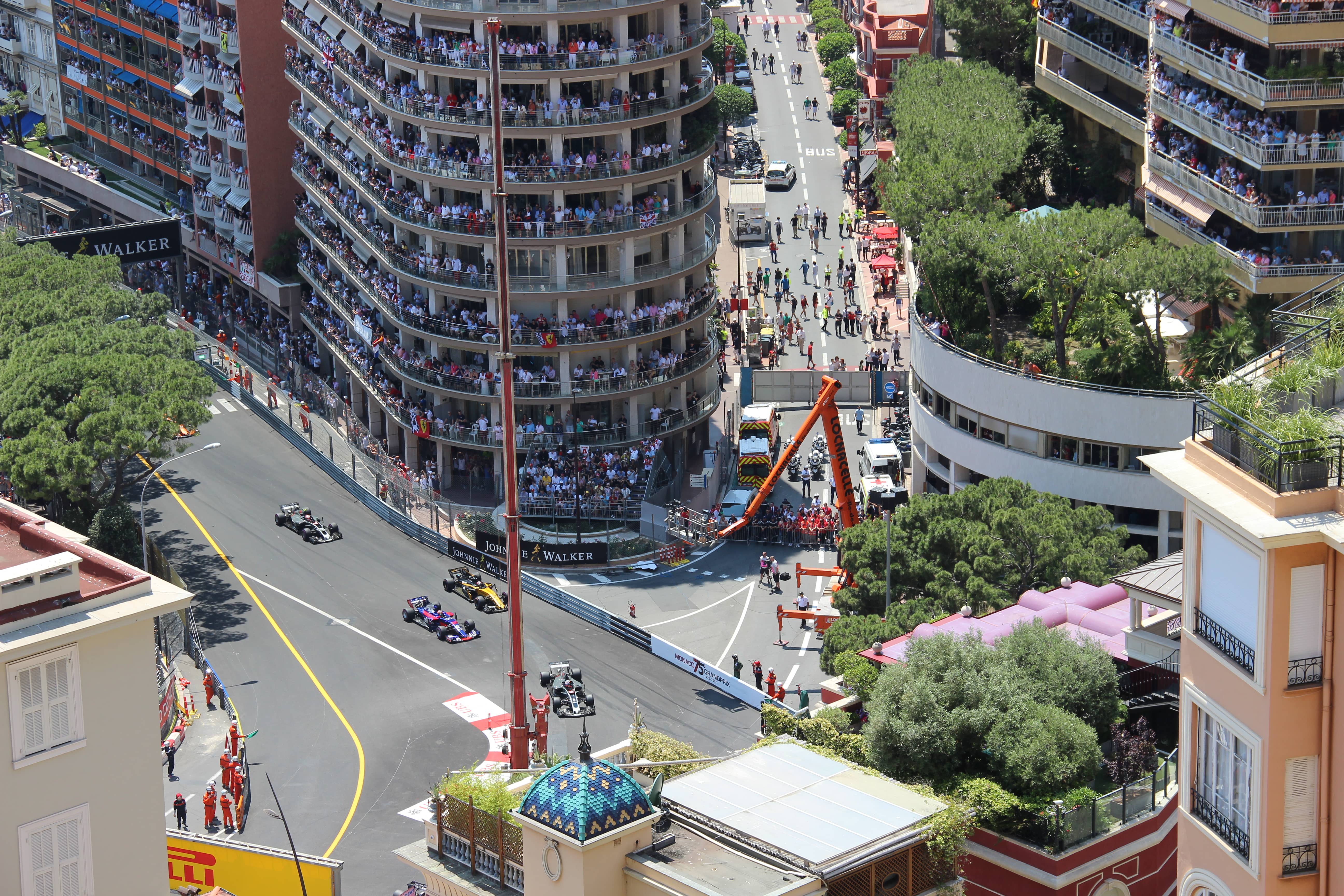 Vous cherchez la meilleure terrasse pour regarder GP Monaco Formula 1? Louez Ferrari F8 à Monte-Carlo ou louez Bentley GT Continental à Cannes et obtenez une place GRATUITEMENT sur la terrasse VIP Formule 1!
